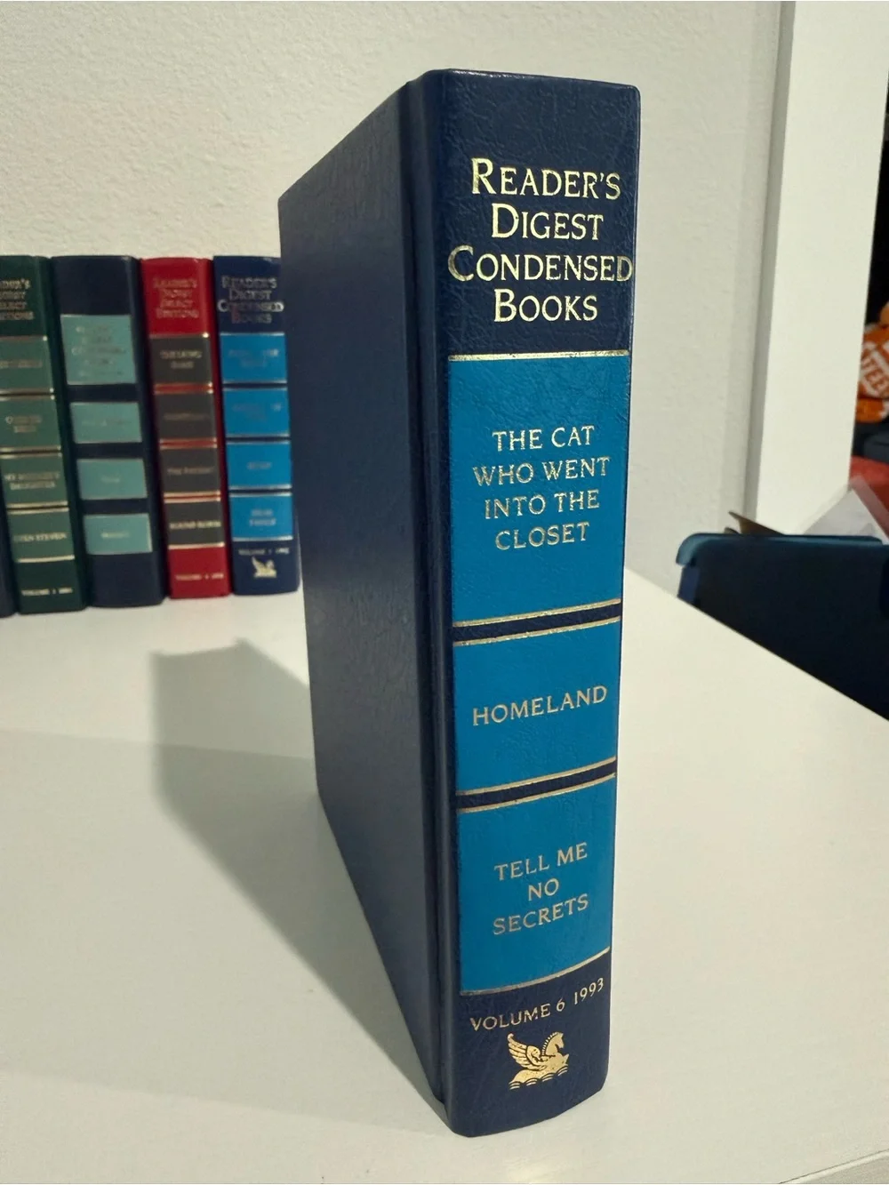 Readers digest 1993 Condensed Books - Blue Decorative Book